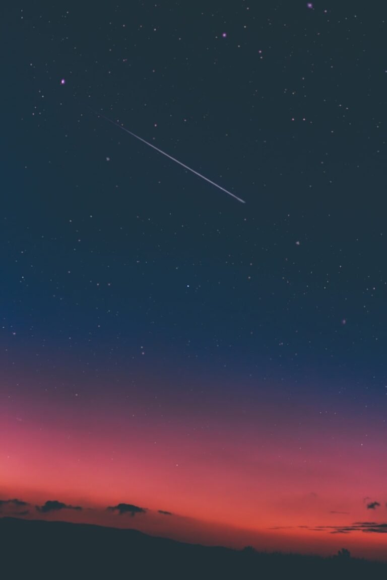 Padající hvězdy na obloze. Ilustrativní fotka k půjčovně Starlink